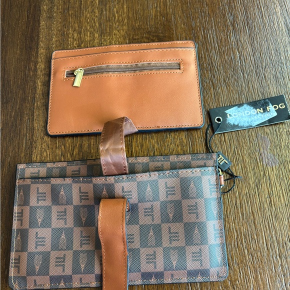 London Fog Brown Checkered Wristlet - Picture 4 of 7